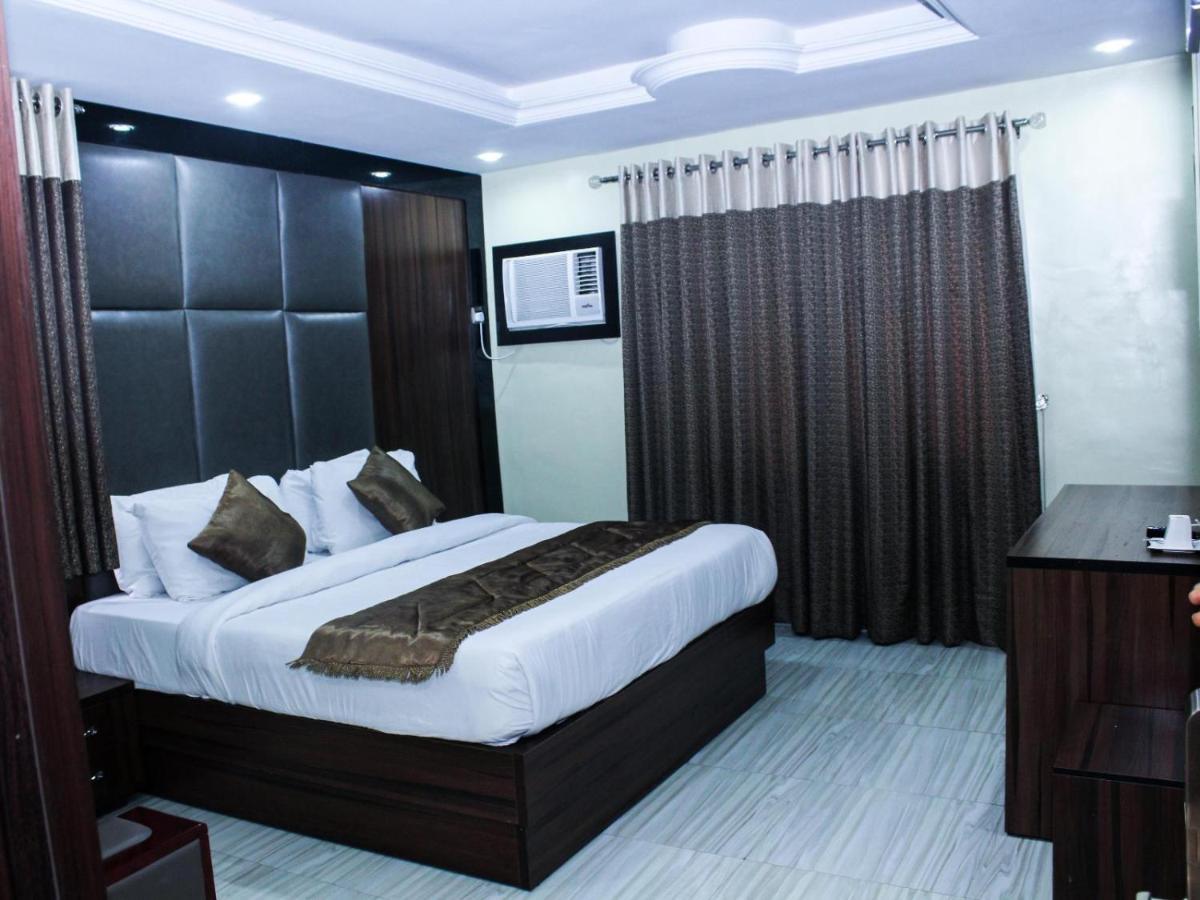 Six Diamond Hotel Ікеджа Екстер'єр фото